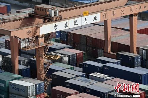 上半年中国货物贸易进出口总值同比增7.9% 贸易顺差收窄